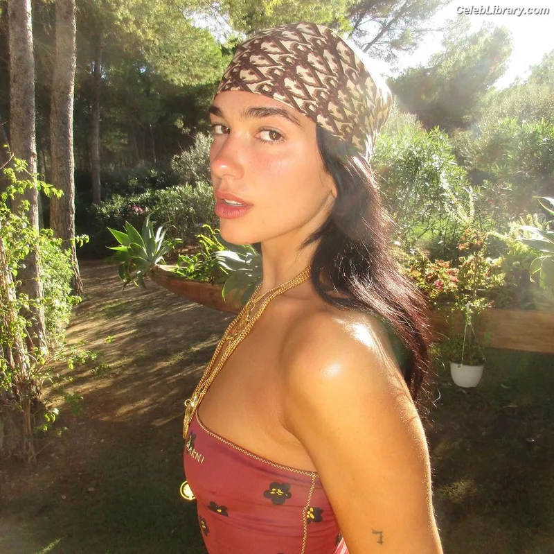 Dua Lipa photo 6 of 7804