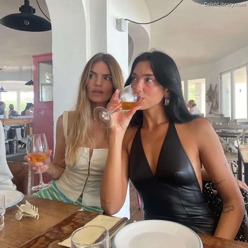 Dua Lipa photo 12 of 7804