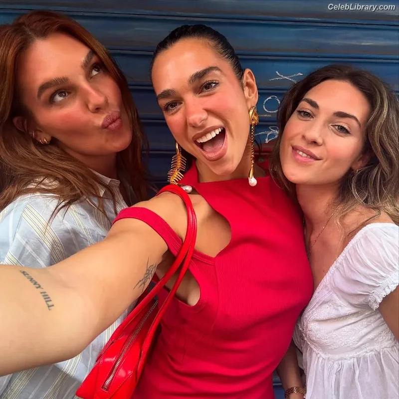 Dua Lipa photo 1 of 7804