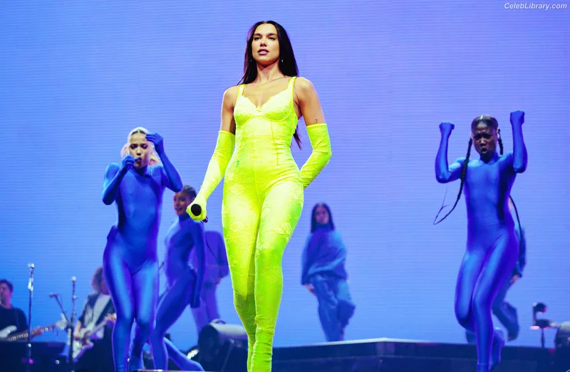 Dua Lipa photo 10 of 7804