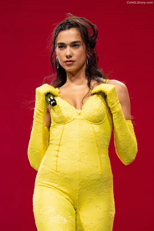 Dua Lipa photo 16 of 7804