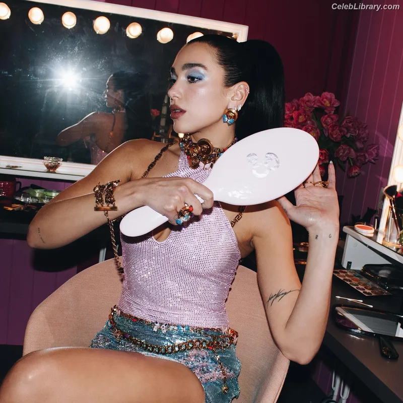 Dua Lipa photo 3 of 7804