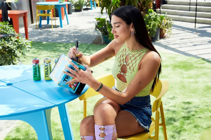 Dua Lipa photo 10 of 7804