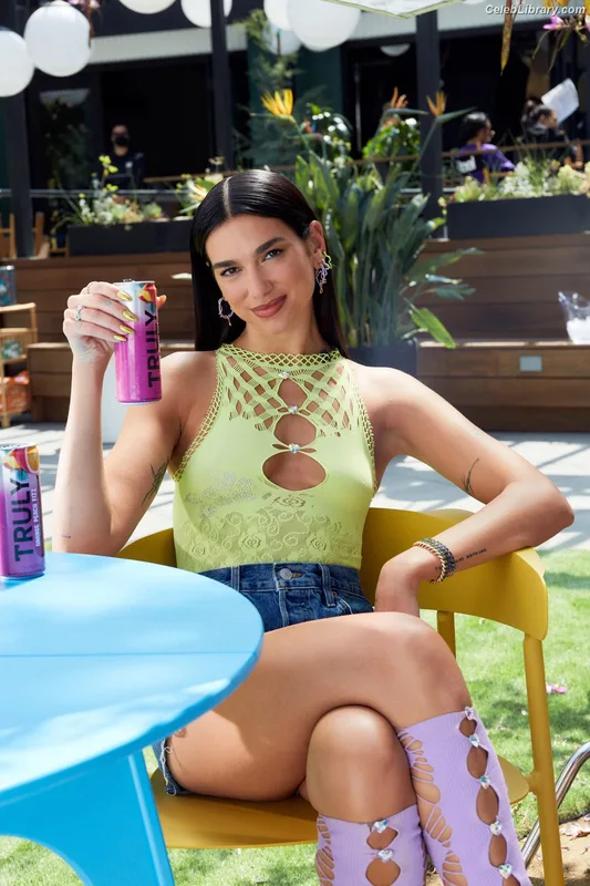 Dua Lipa photo 11 of 7804