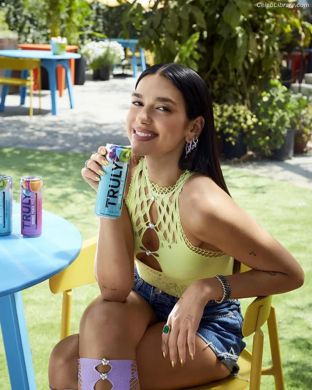 Dua Lipa photo 12 of 7804