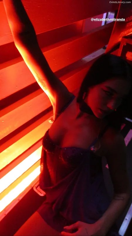 Dua Lipa photo 16 of 7804