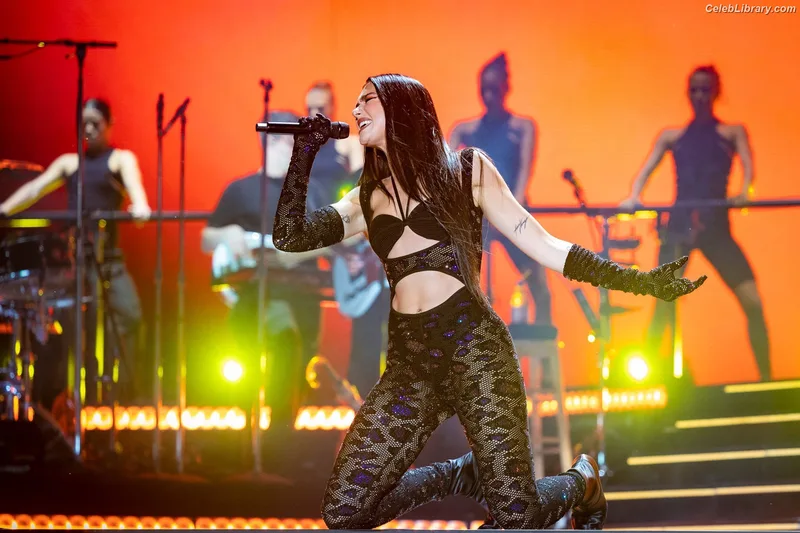 Dua Lipa photo 9 of 7804