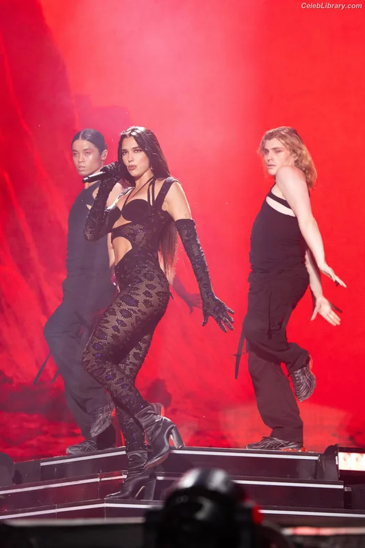 Dua Lipa photo 12 of 7804