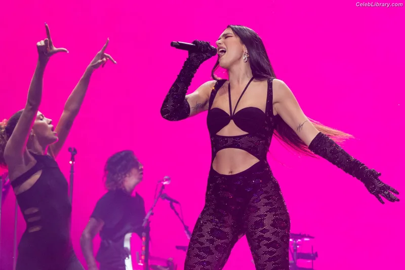 Dua Lipa photo 13 of 7804