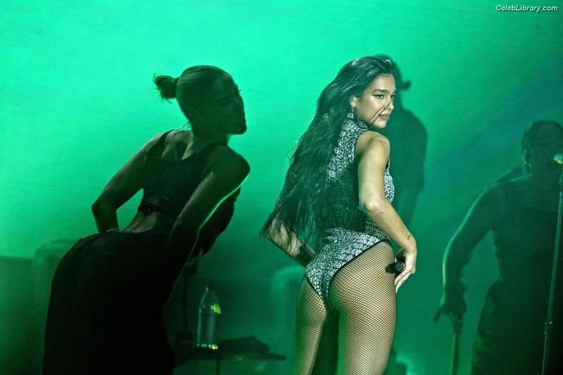Dua Lipa photo 20 of 7804