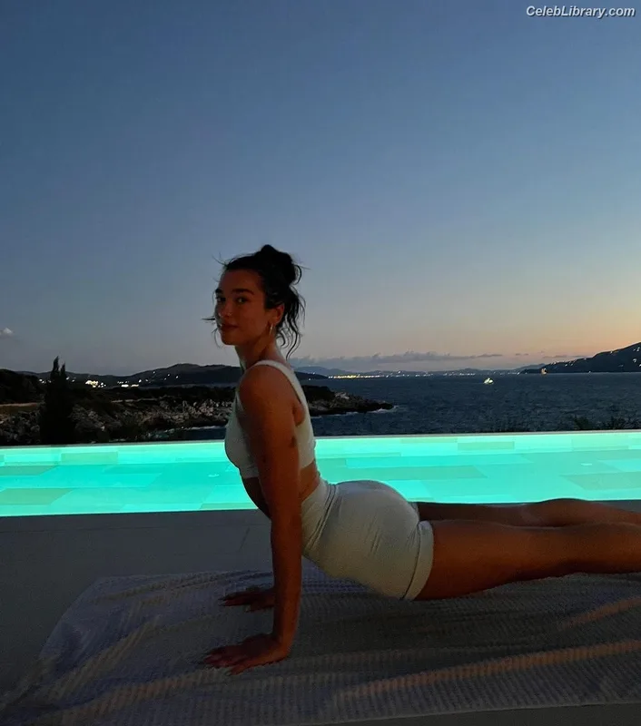 Dua Lipa photo 4 of 7804