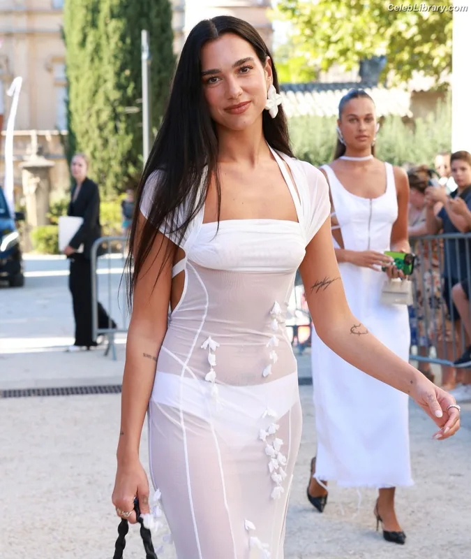 Dua Lipa photo 17 of 7804