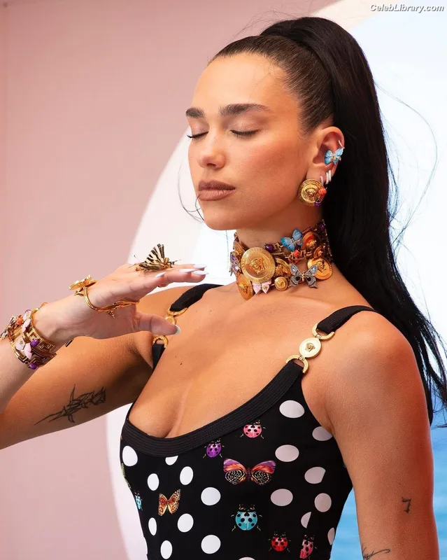 Dua Lipa photo 22 of 7804