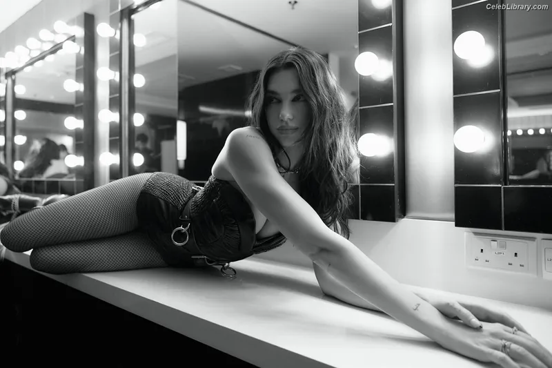 Dua Lipa photo 16 of 7804