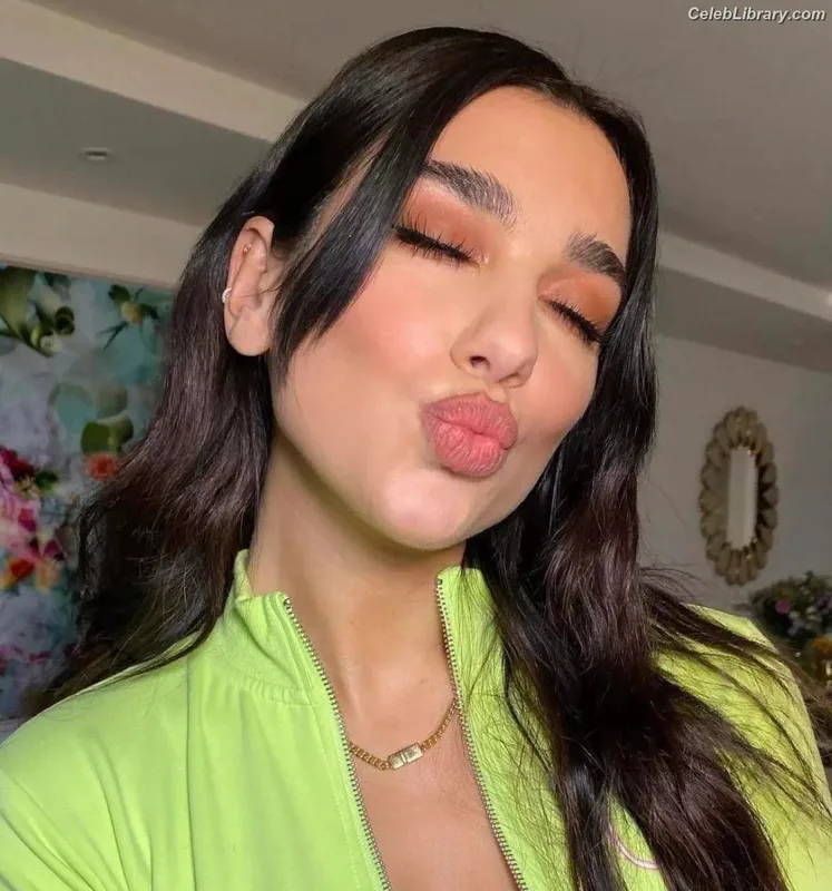 Dua Lipa photo 11 of 7804