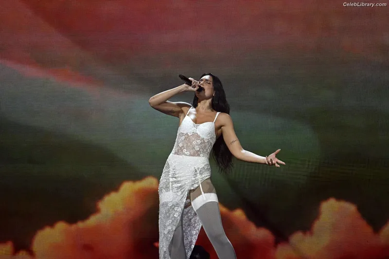 Dua Lipa photo 2 of 7804