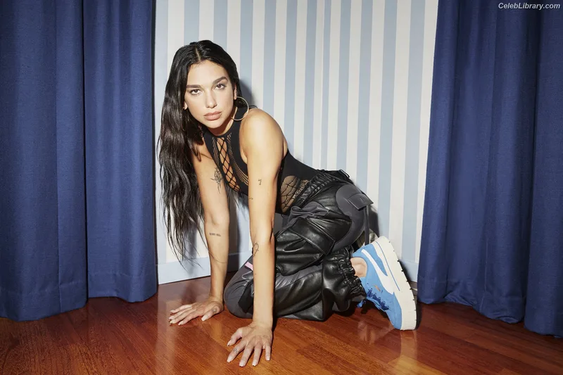 Dua Lipa photo 10 of 7804