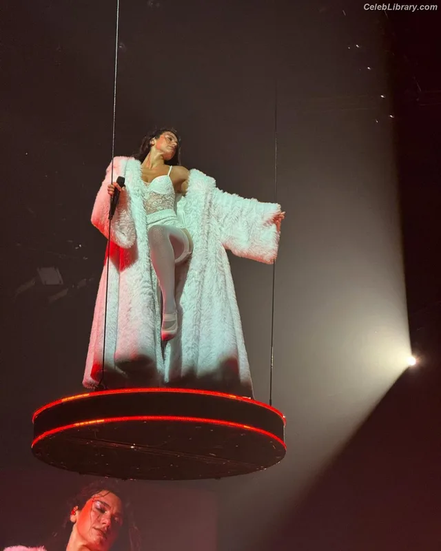 Dua Lipa photo 16 of 7804