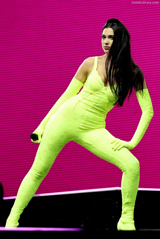 Dua Lipa photo 1 of 7804