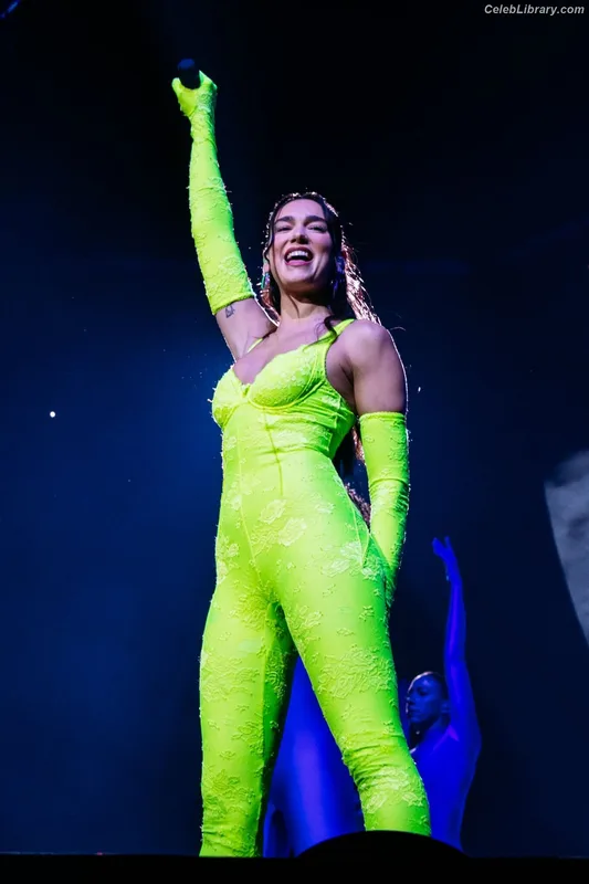 Dua Lipa photo 11 of 7804
