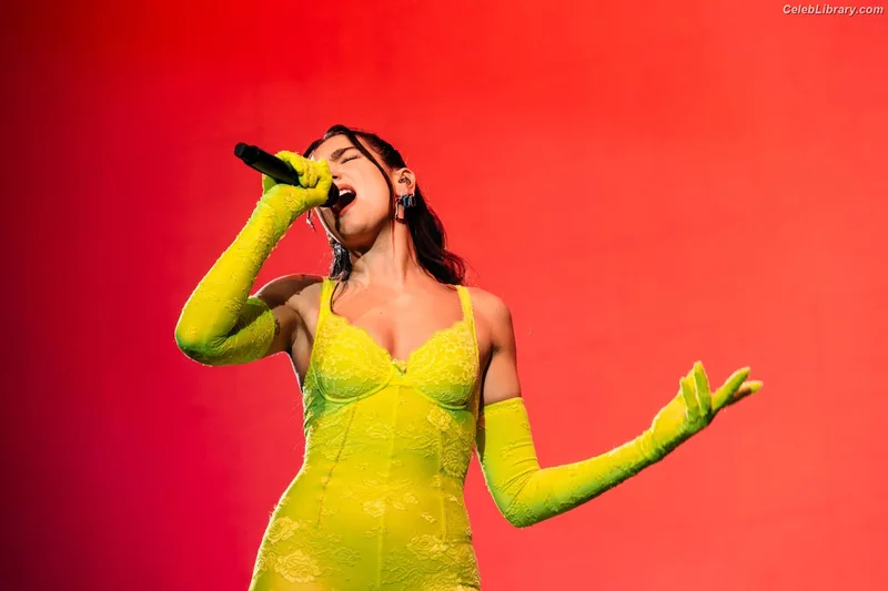 Dua Lipa photo 12 of 7804