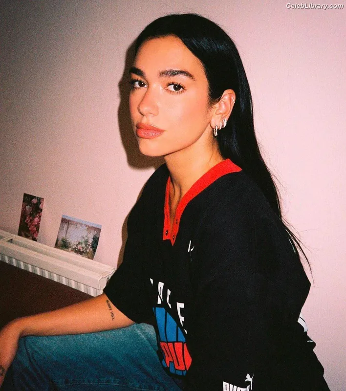 Dua Lipa photo 17 of 7804