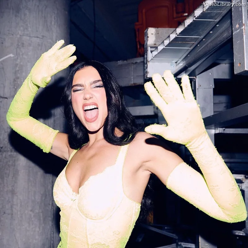 Dua Lipa photo 19 of 7804