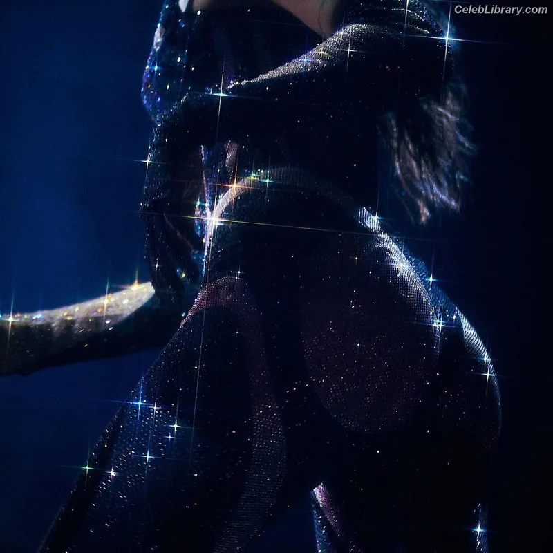 Dua Lipa photo 2 of 7804