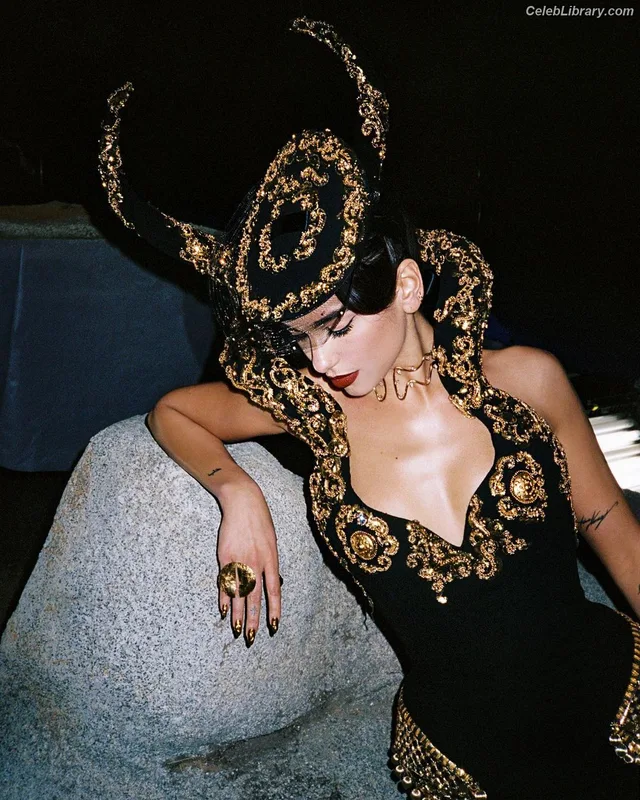Dua Lipa photo 9 of 7804