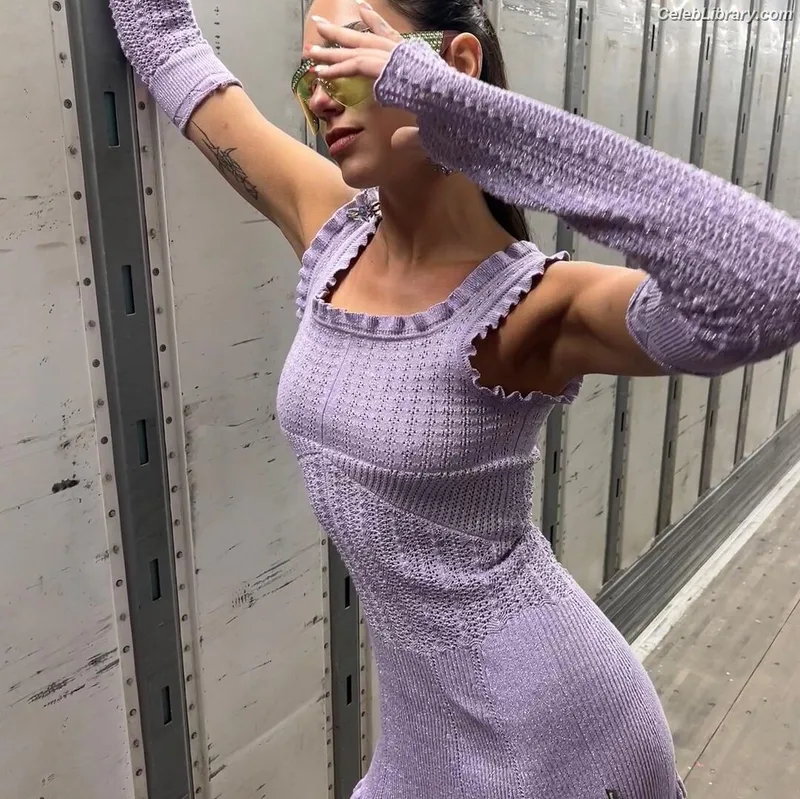 Dua Lipa photo 1 of 7804