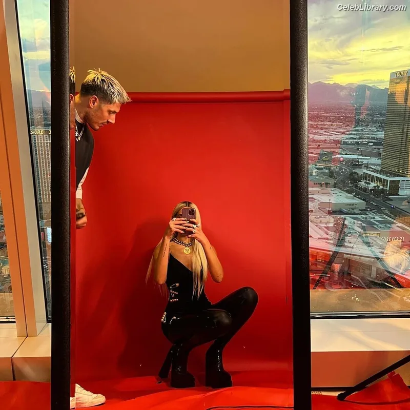 Dua Lipa photo 13 of 7804