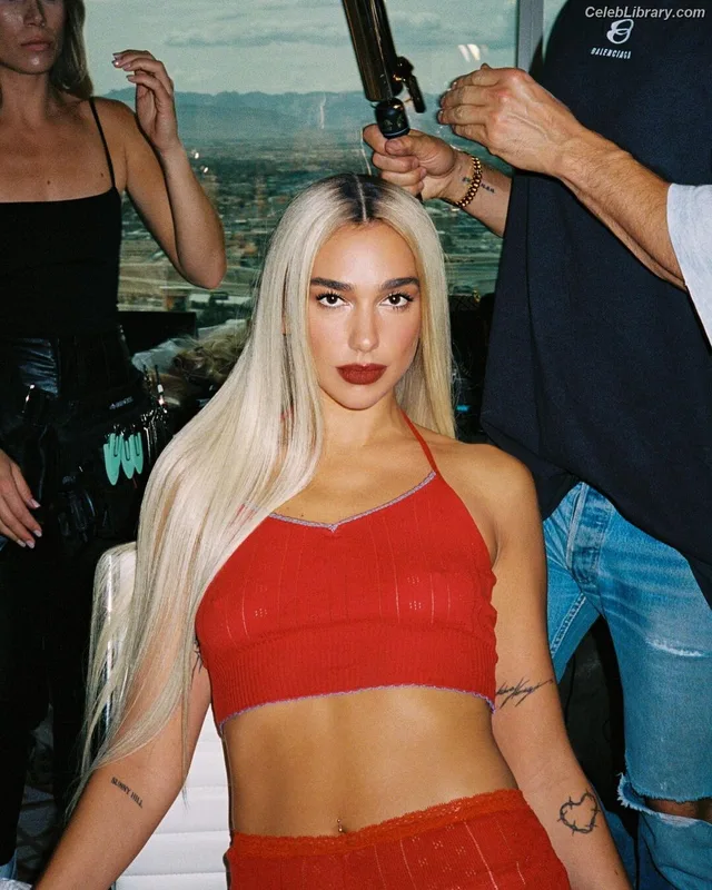Dua Lipa photo 24 of 7804
