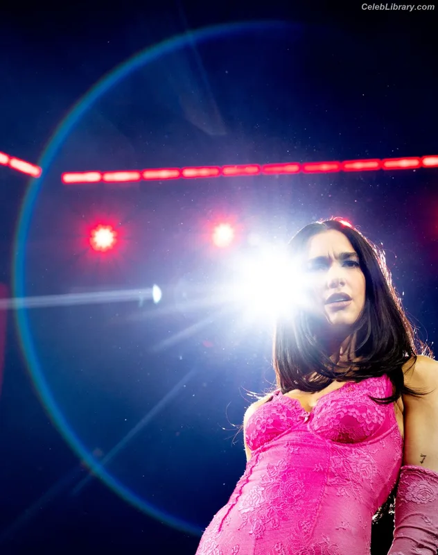 Dua Lipa photo 7 of 7804