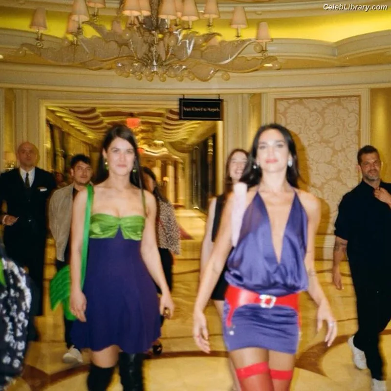 Dua Lipa photo 8 of 7804