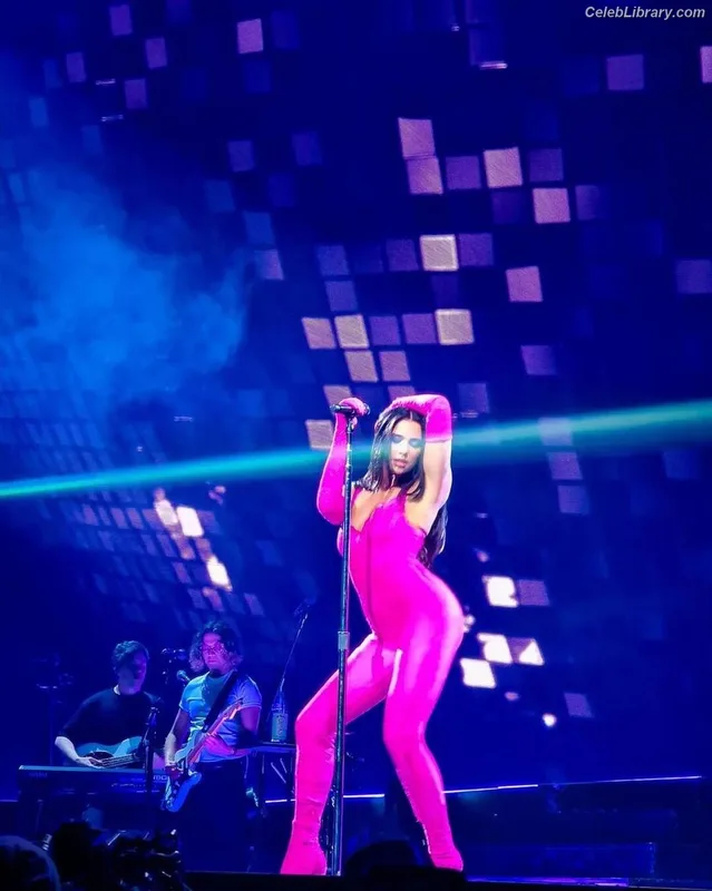 Dua Lipa photo 11 of 7804