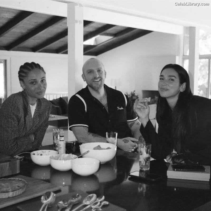 Dua Lipa photo 12 of 7804