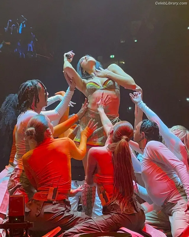 Dua Lipa photo 17 of 7804