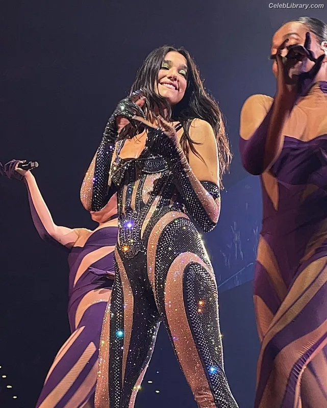 Dua Lipa photo 1 of 7804