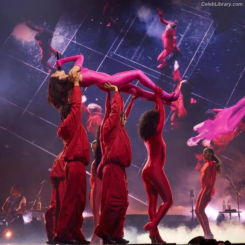 Dua Lipa photo 9 of 7804