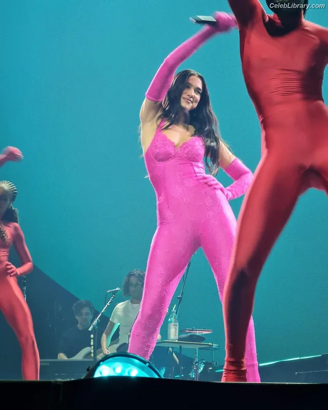 Dua Lipa photo 16 of 7804
