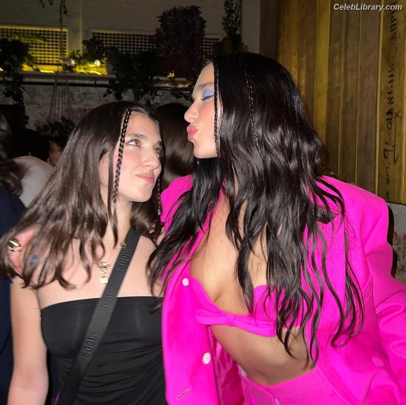 Dua Lipa photo 9 of 7804