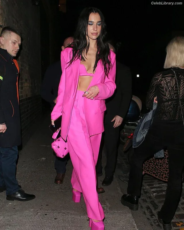 Dua Lipa photo 11 of 7804
