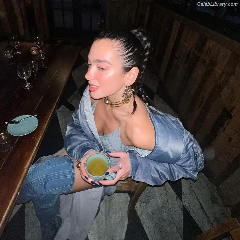 Dua Lipa photo 13 of 7804