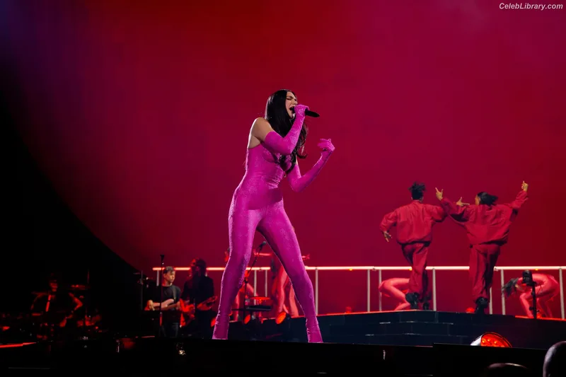 Dua Lipa photo 16 of 7804