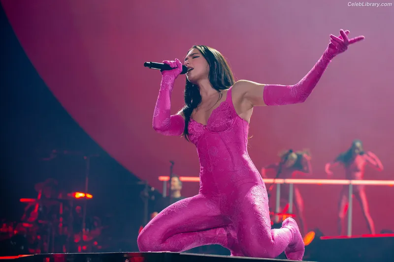 Dua Lipa photo 21 of 7804