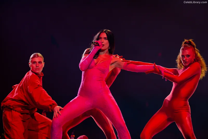 Dua Lipa photo 1 of 7804