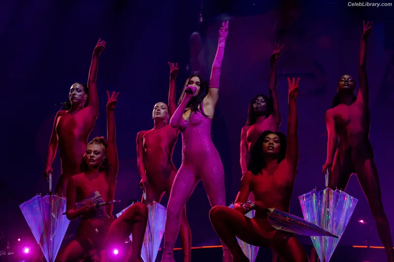 Dua Lipa photo 2 of 7804