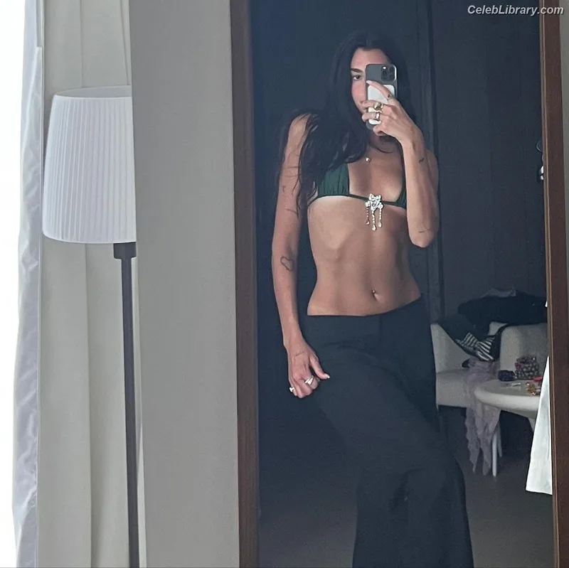 Dua Lipa photo 17 of 7804