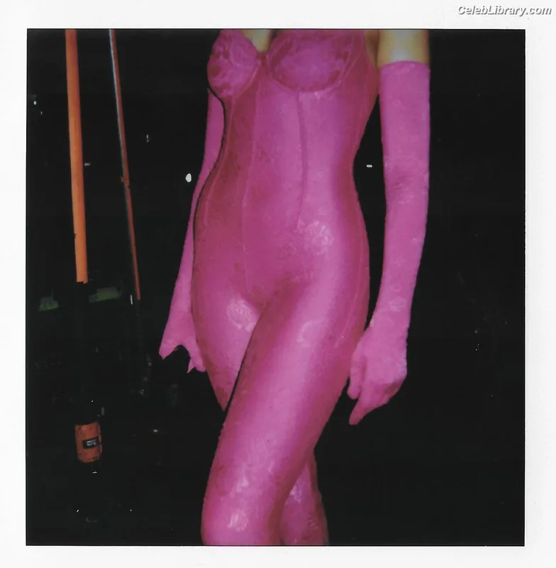 Dua Lipa photo 1 of 7804