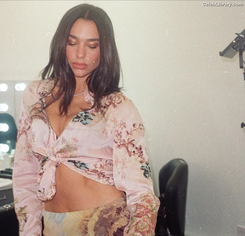 Dua Lipa photo 2 of 7804